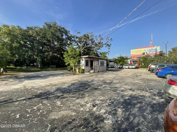 561 W International Speedway Boulevard, Daytona Beach, FL 32114