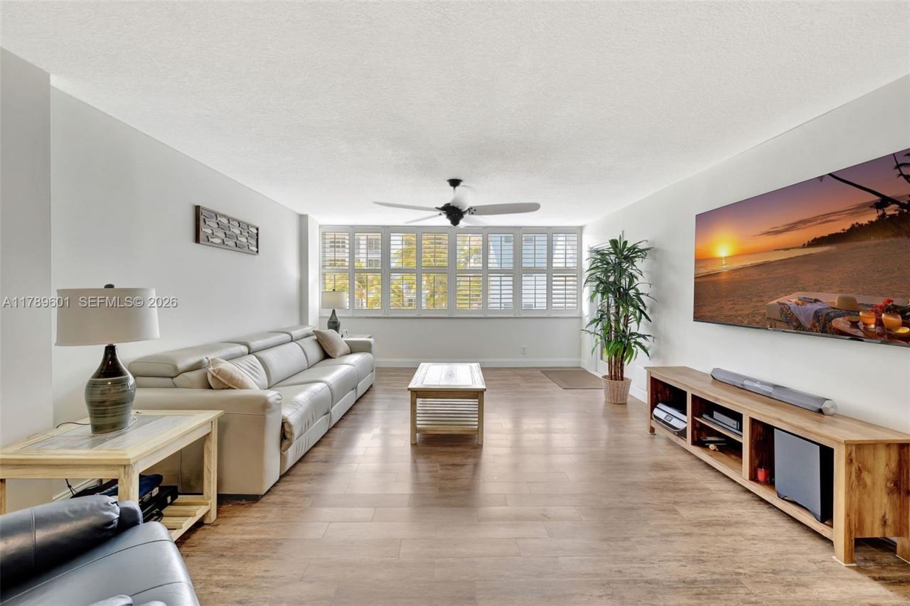 800 SE 20th Ave, Unit 303, Deerfield Beach, FL 33441 Photo