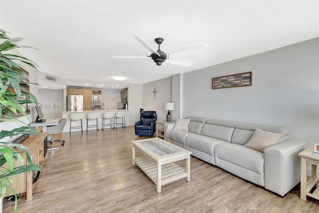 800 SE 20th Ave, Unit 303, Deerfield Beach, FL 33441 Photo