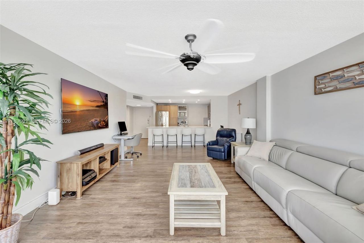 800 SE 20th Ave, Unit 303, Deerfield Beach, FL 33441 Photo