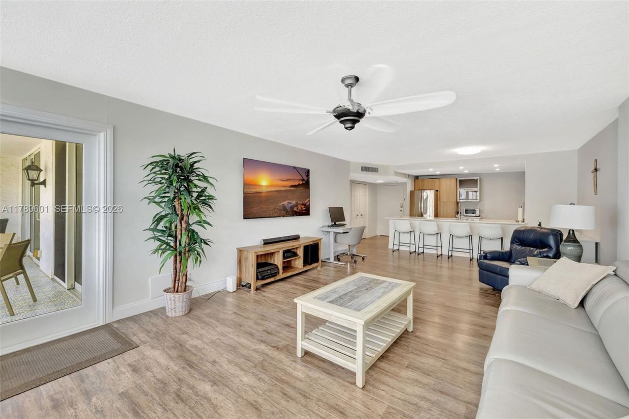 800 SE 20th Ave, Unit 303, Deerfield Beach, FL 33441 Photo