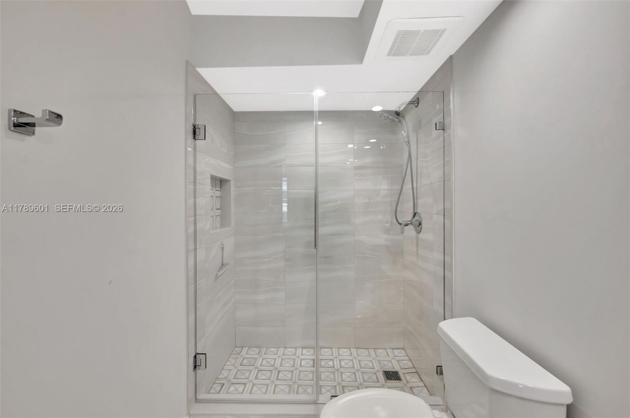 800 SE 20th Ave, Unit 303, Deerfield Beach, FL 33441 Photo