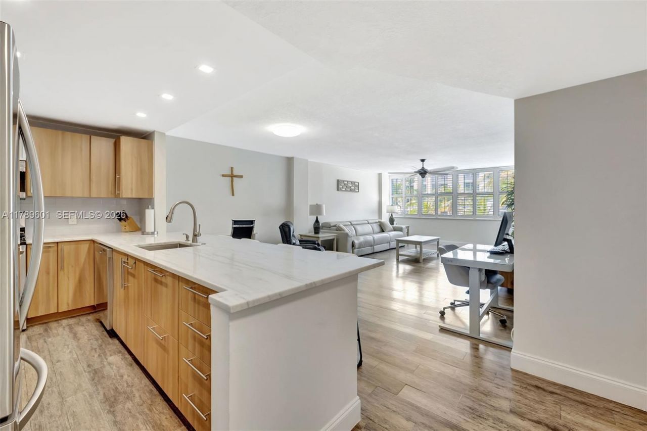 800 SE 20th Ave, Unit 303, Deerfield Beach, FL 33441 Photo