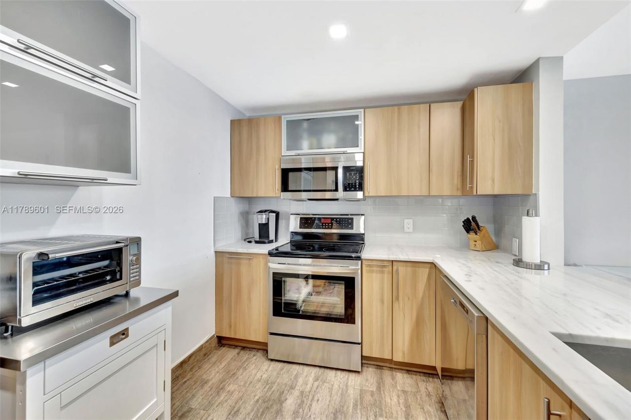 800 SE 20th Ave, Unit 303, Deerfield Beach, FL 33441 Photo