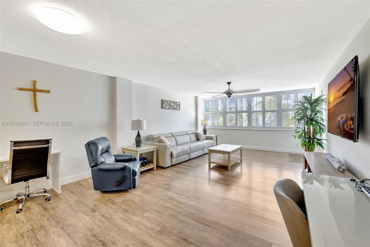 800 SE 20th Ave, Unit 303, Deerfield Beach, FL 33441 Photo