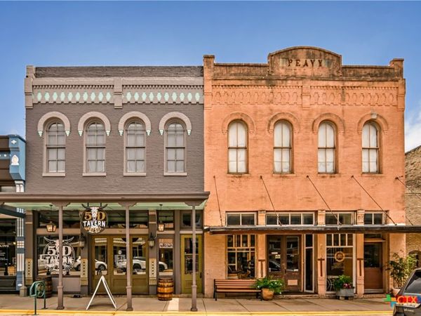 122 E Main Street , Cuero, TX 77954