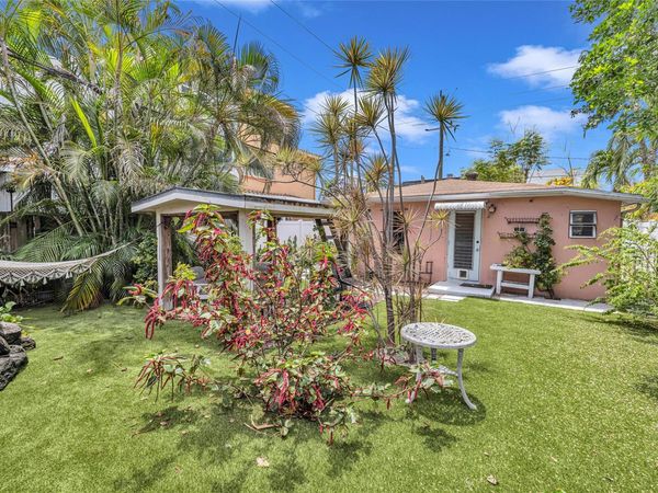 1009 NE 6th Street, Fort Lauderdale, FL 33304