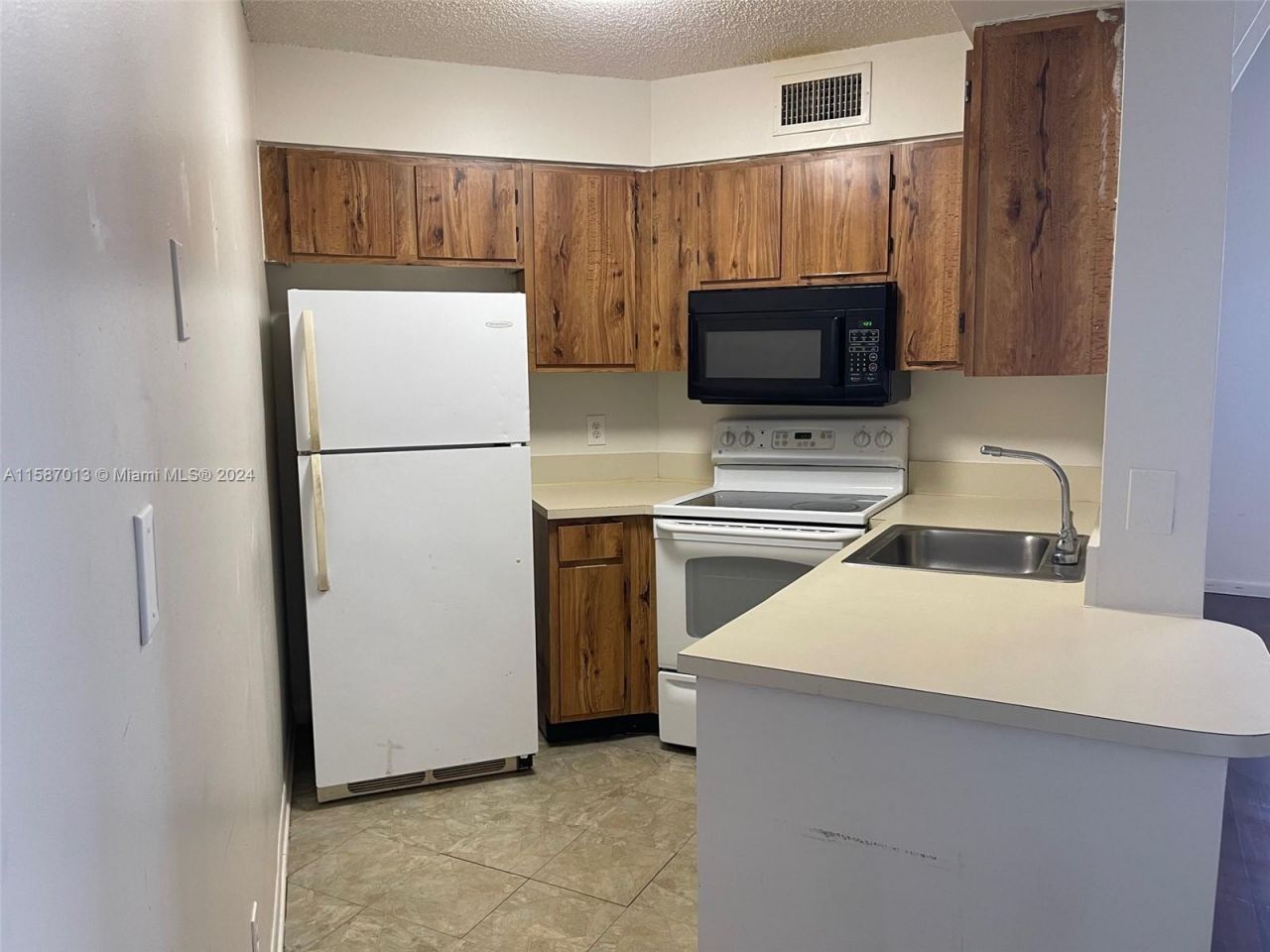 212 Lake Pointe Drive, Unit 313, Oakland Park, FL 33309 Photo