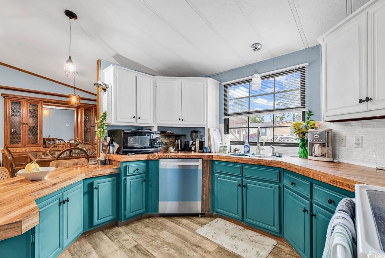 761 Garden Lakes Rd. Photo 9