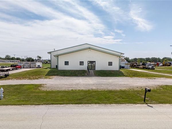801 Woodsdale Road, Elwood, KS 66024