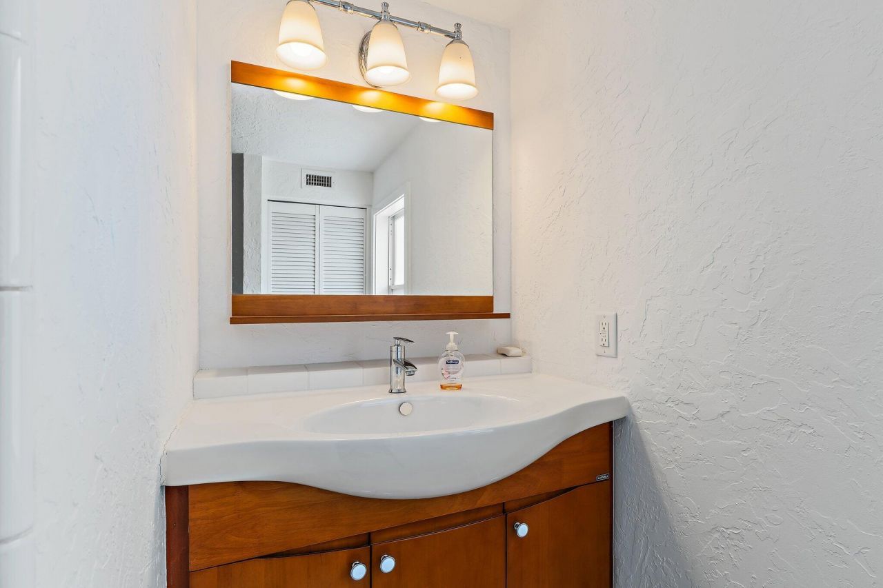 218 Avila Road, West Palm Beach, FL 33405 Photo