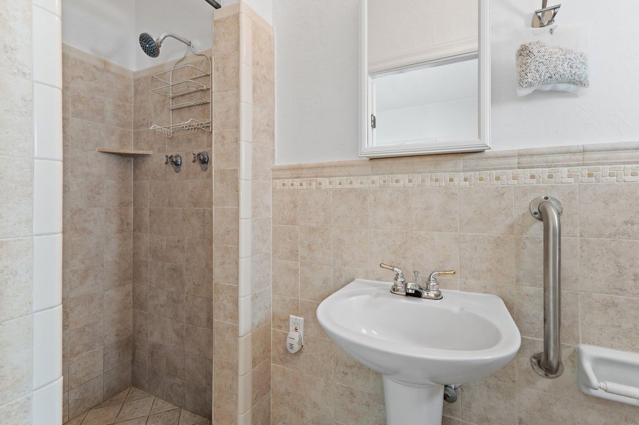 218 Avila Road, West Palm Beach, FL 33405 Photo