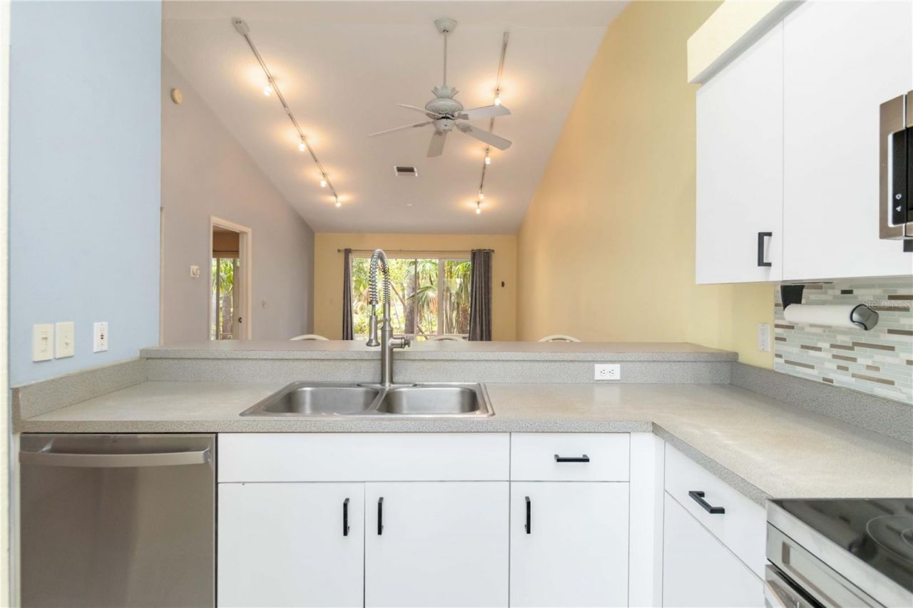 642 N Jefferson Avenue, Unit 13, Sarasota, FL 34237 Photo