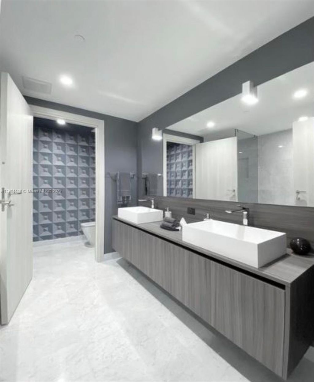 1000 Brickell Plz, Unit 3308, Miami, FL 33131 Photo