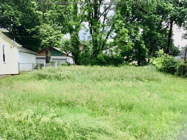 820 6th Avenue, Charleston, WV 25302