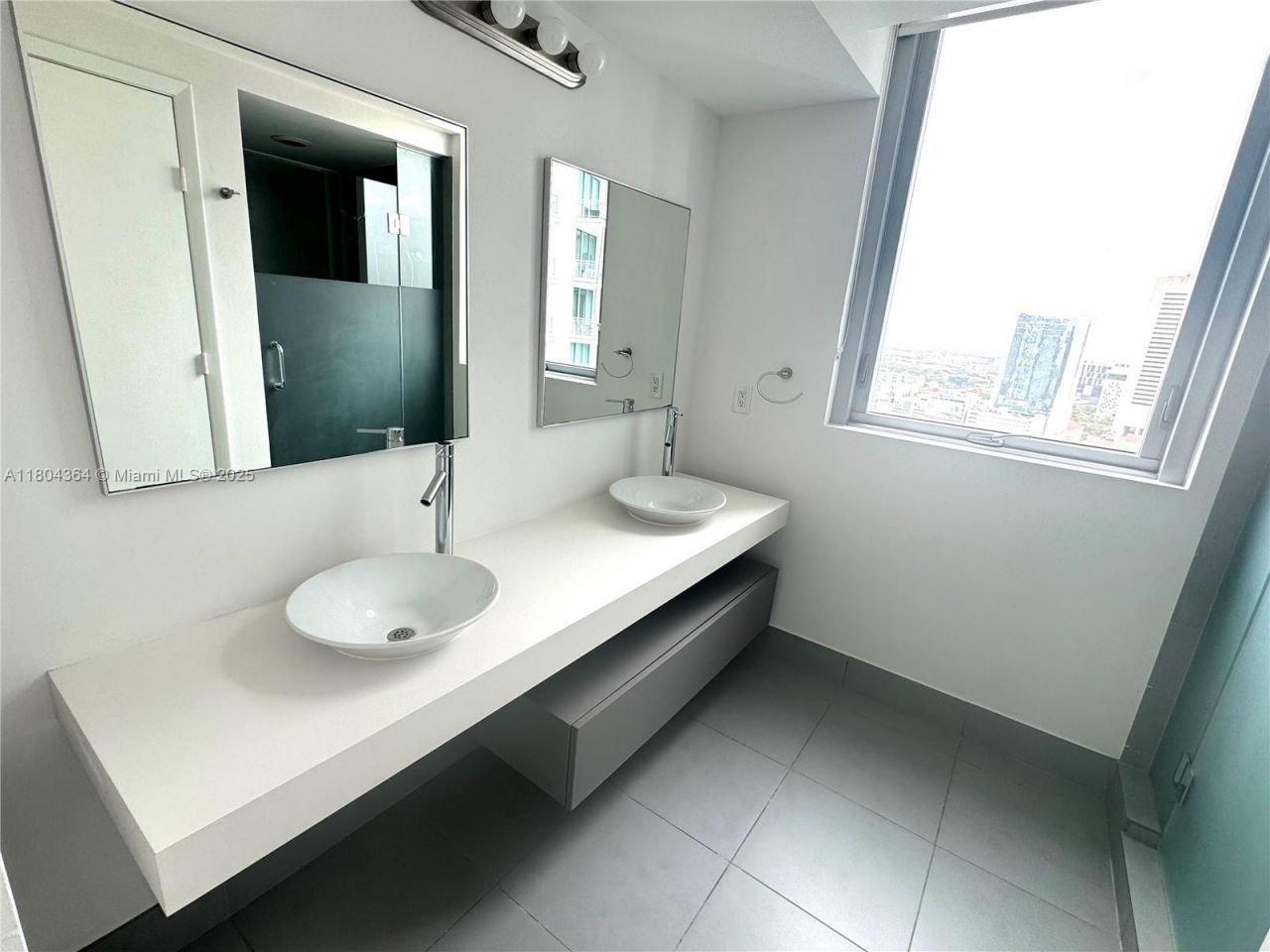 92 SW 3rd St, Unit 1605, Miami, FL 33130 Photo