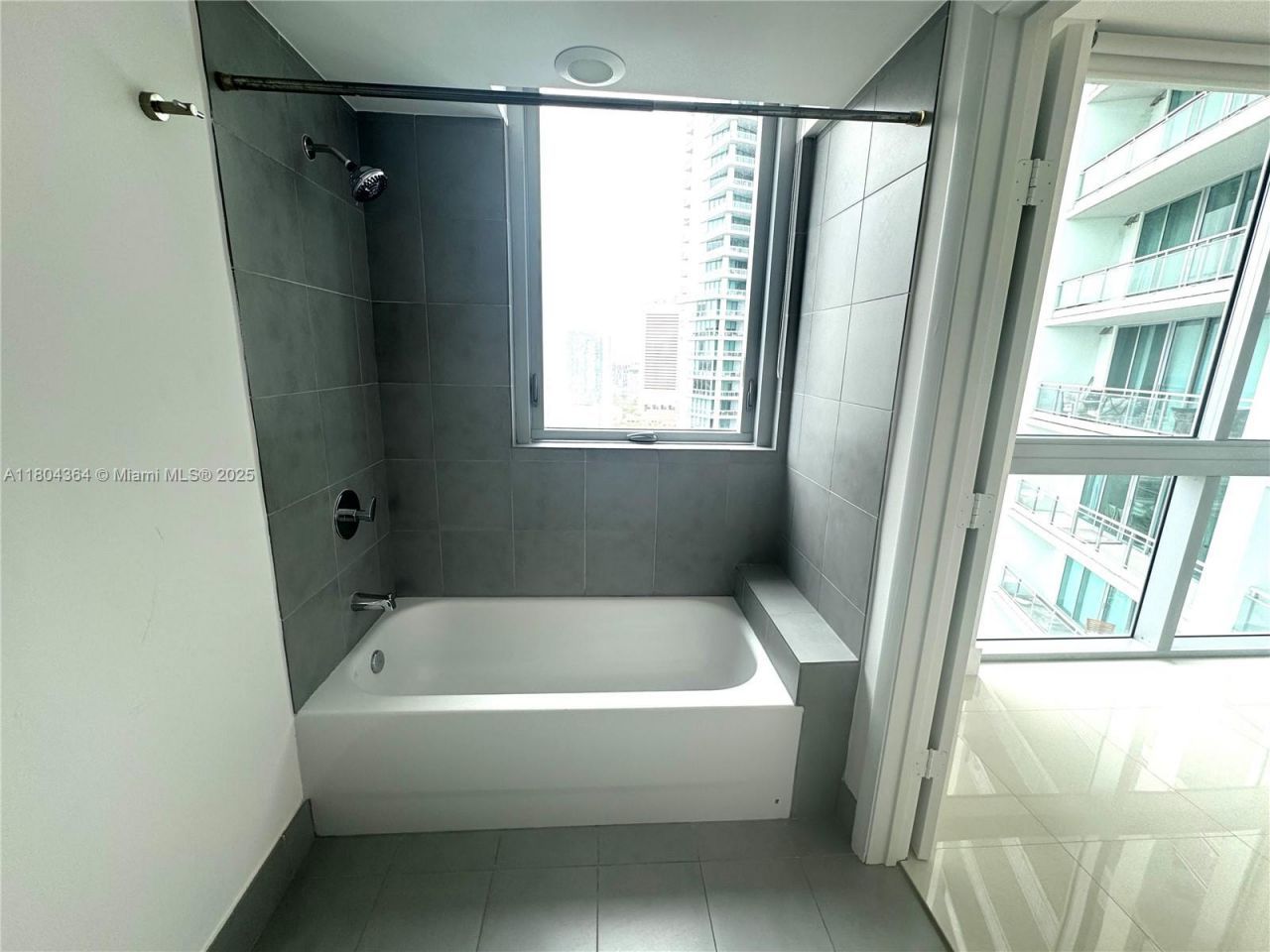 92 SW 3rd St, Unit 1605, Miami, FL 33130 Photo