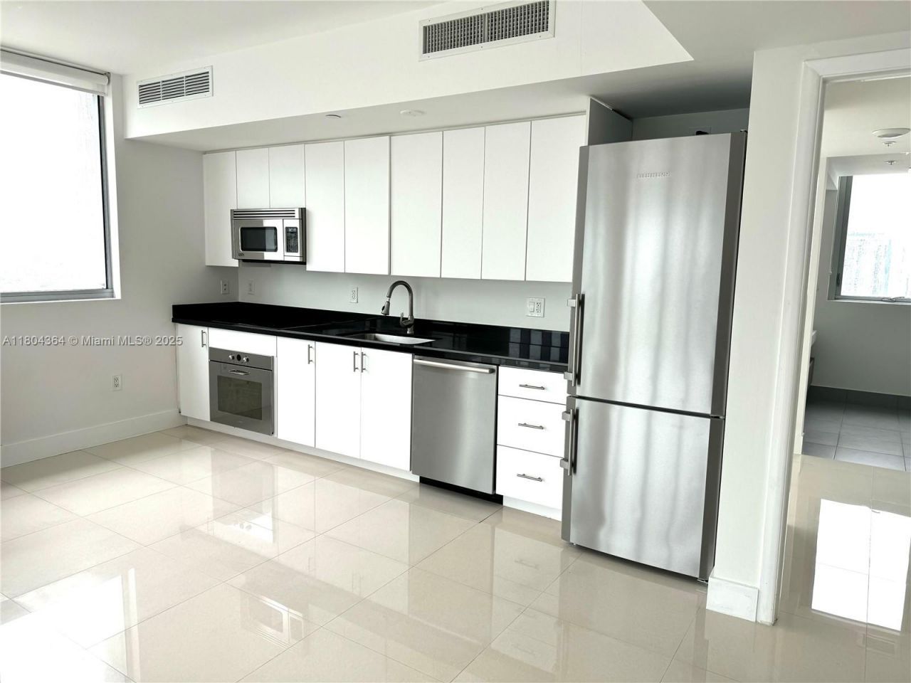 92 SW 3rd St, Unit 1605, Miami, FL 33130 Photo