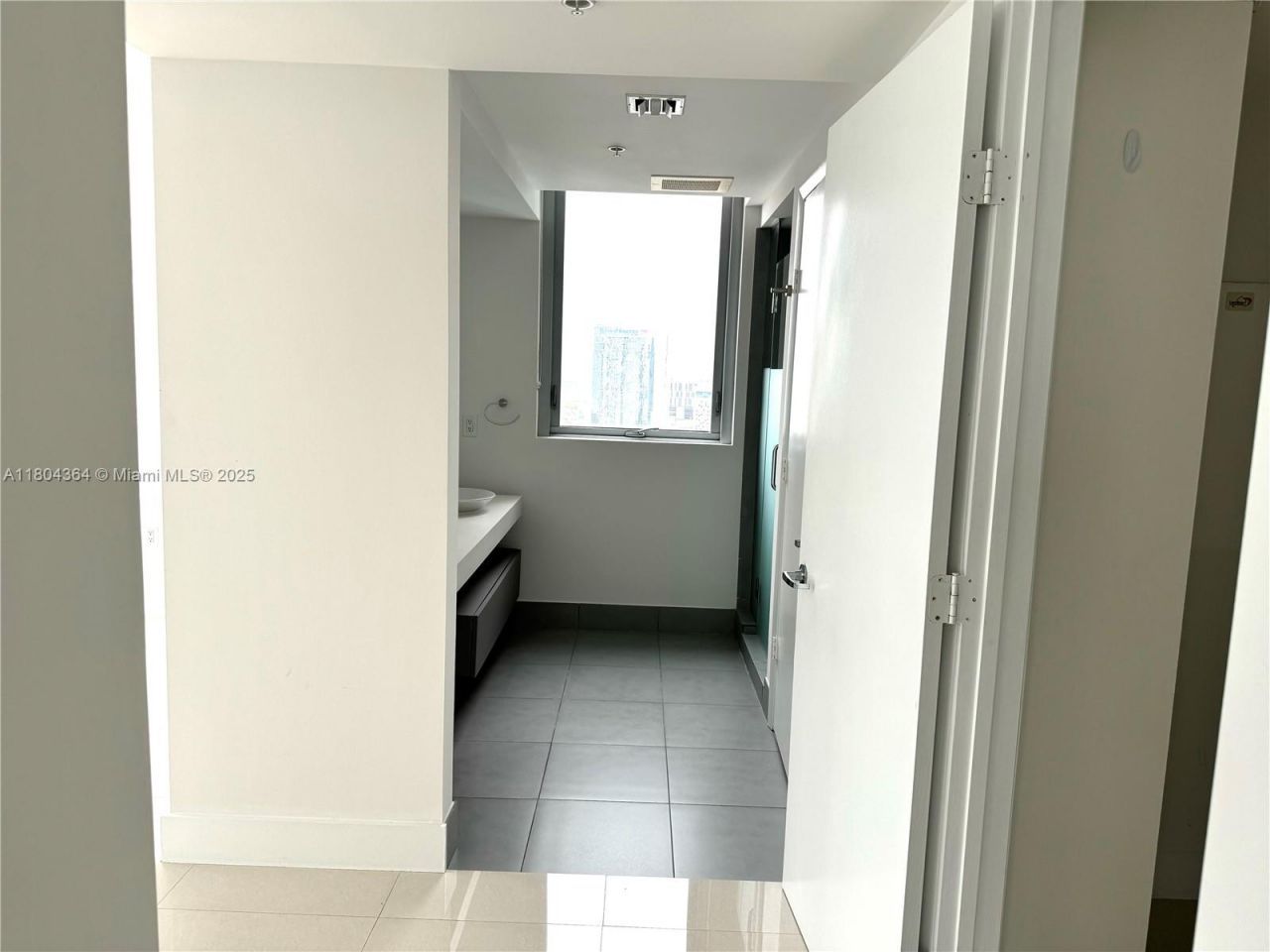 92 SW 3rd St, Unit 1605, Miami, FL 33130 Photo