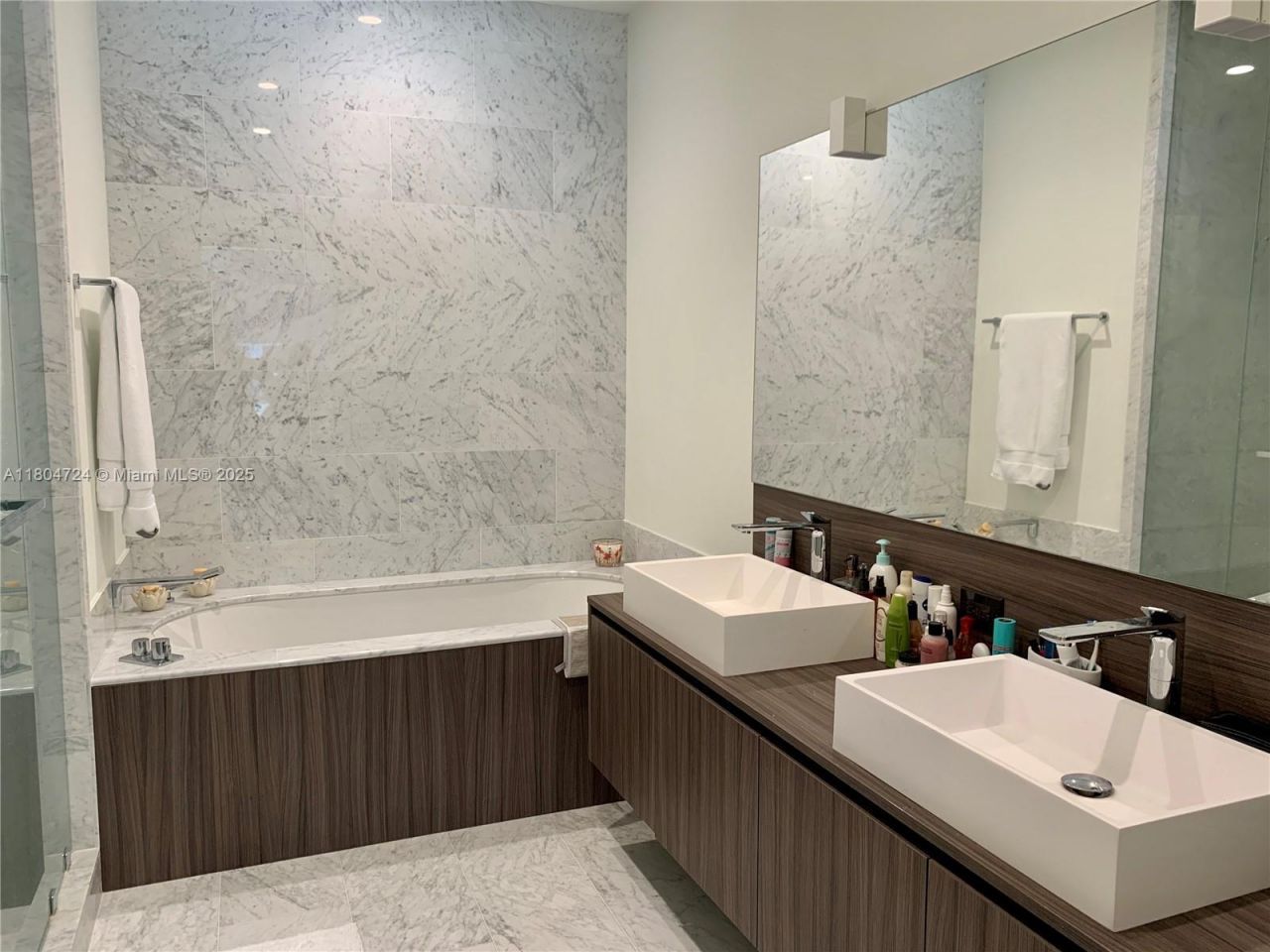 1000 Brickell Plz, Unit 1805, Miami, FL 33131 Photo