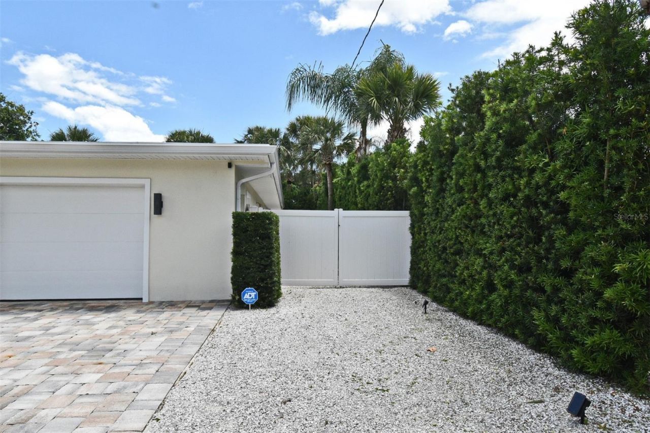 507 N Peninsula Avenue, New Smyrna Beach, FL 32169 Photo