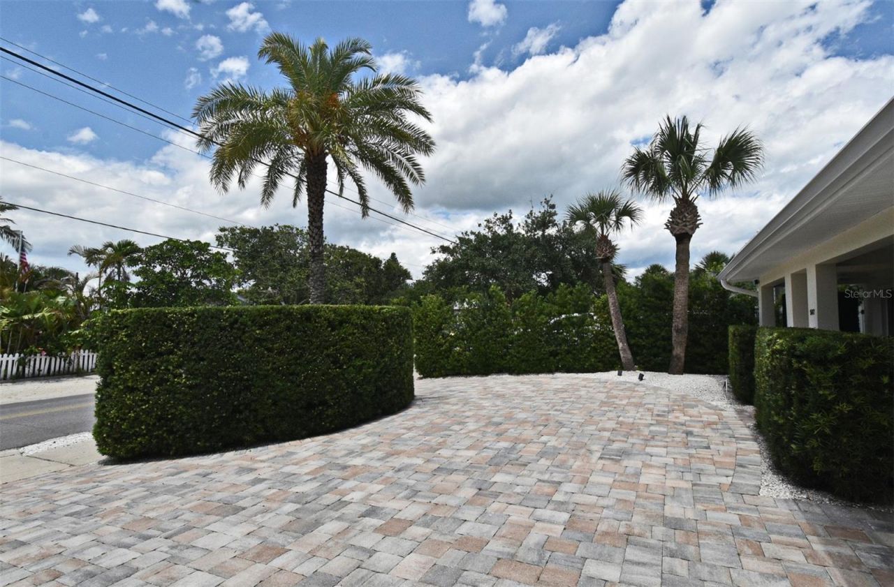 507 N Peninsula Avenue, New Smyrna Beach, FL 32169 Photo