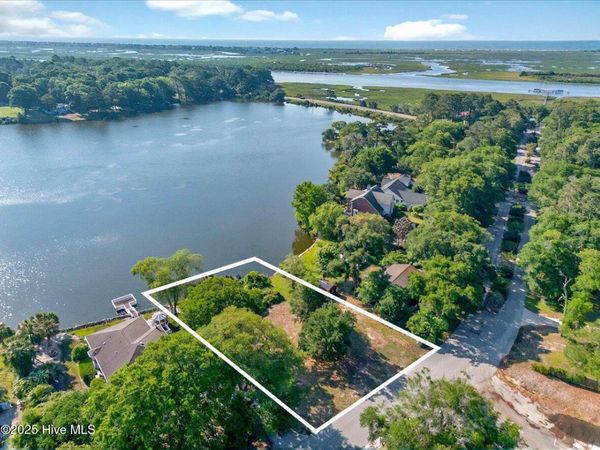 621 Lake Shore Drive, Sunset Beach, NC 28468