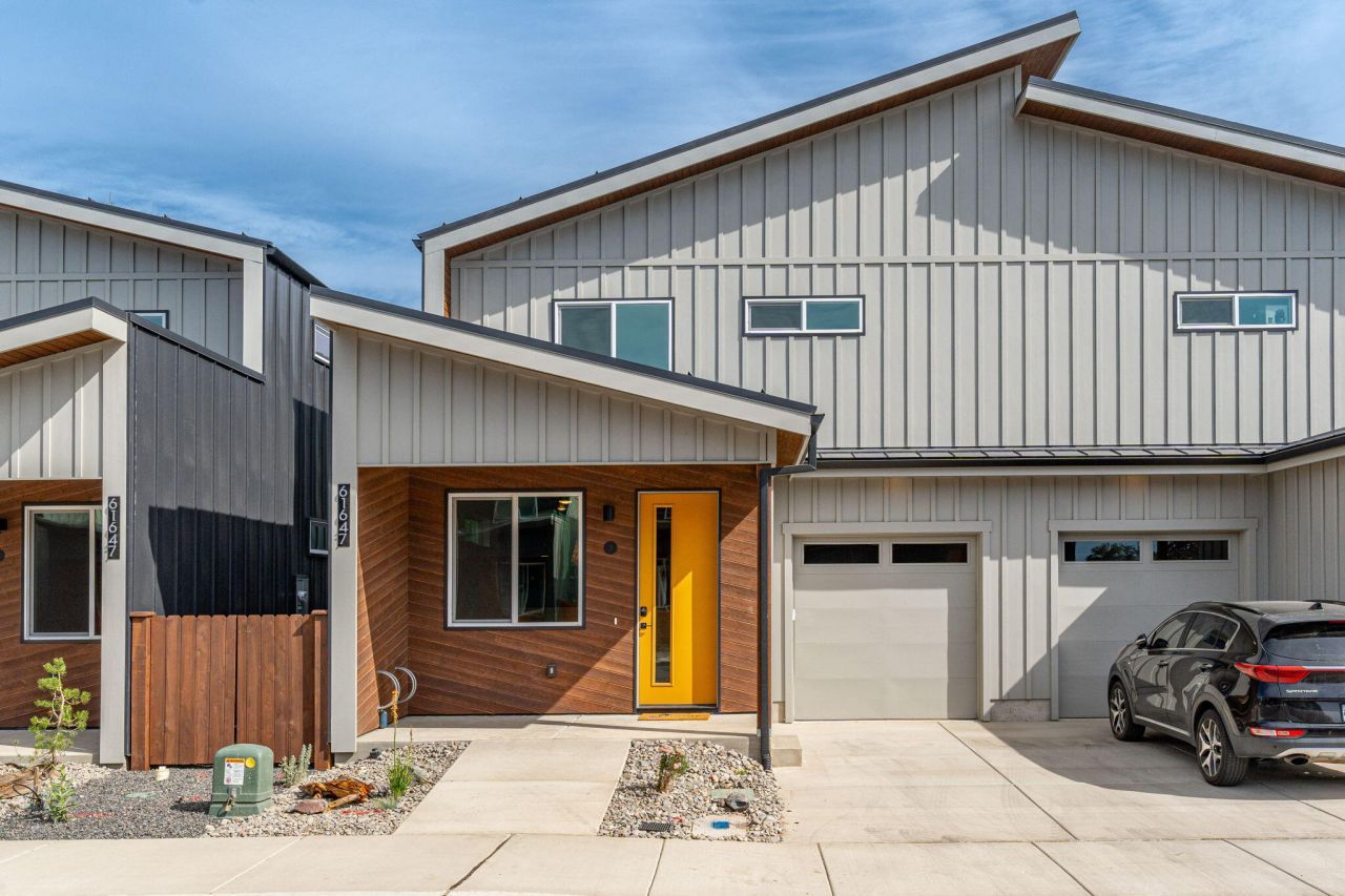 61635 Daly Estates Drive, Unit 17, Bend, OR 97702 Main Photo