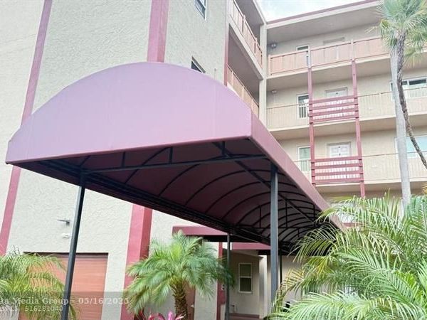 2108 S Cypress Bend Dr, Unit 306, Pompano Beach, FL 33069