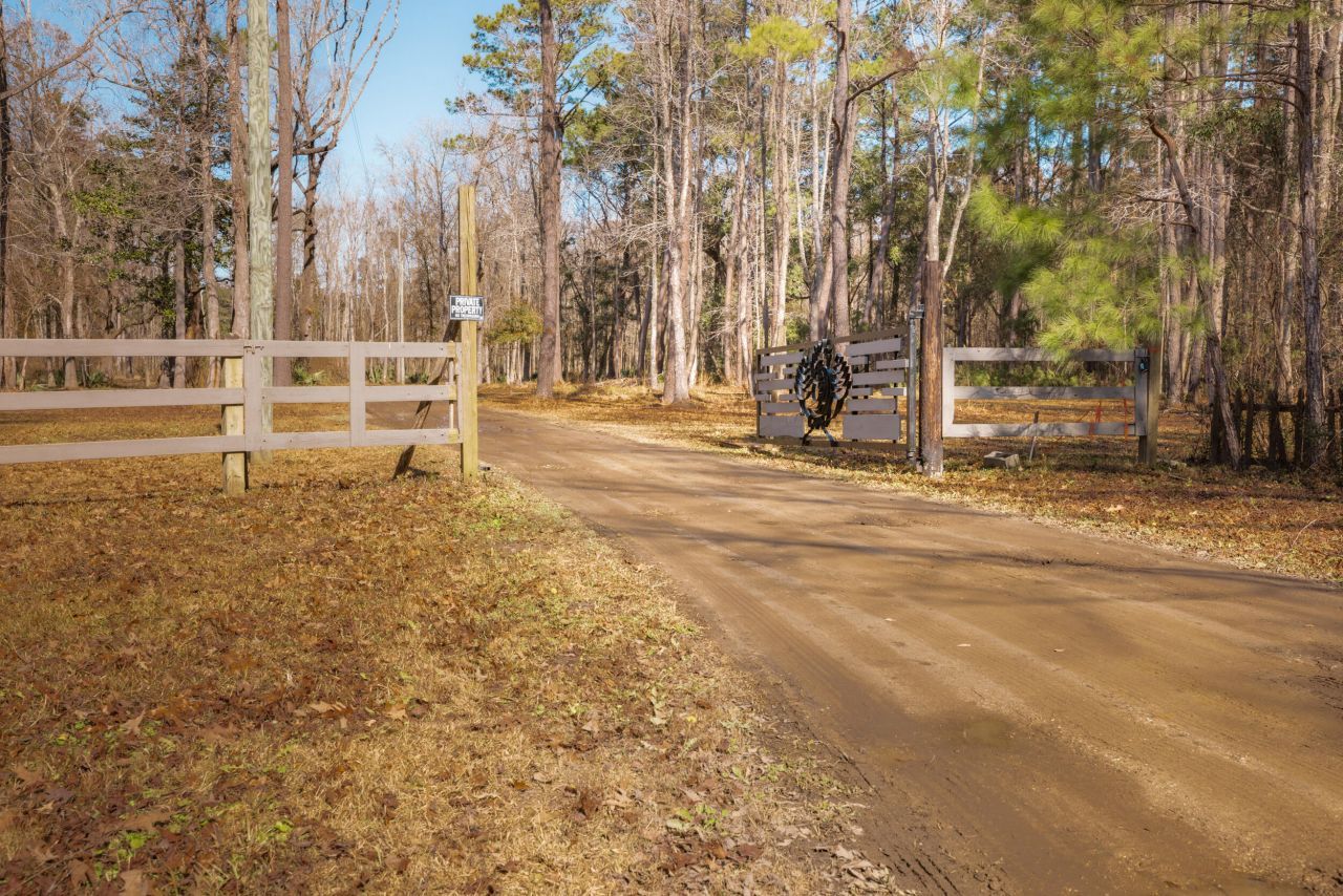 4294 River Road Photo 10