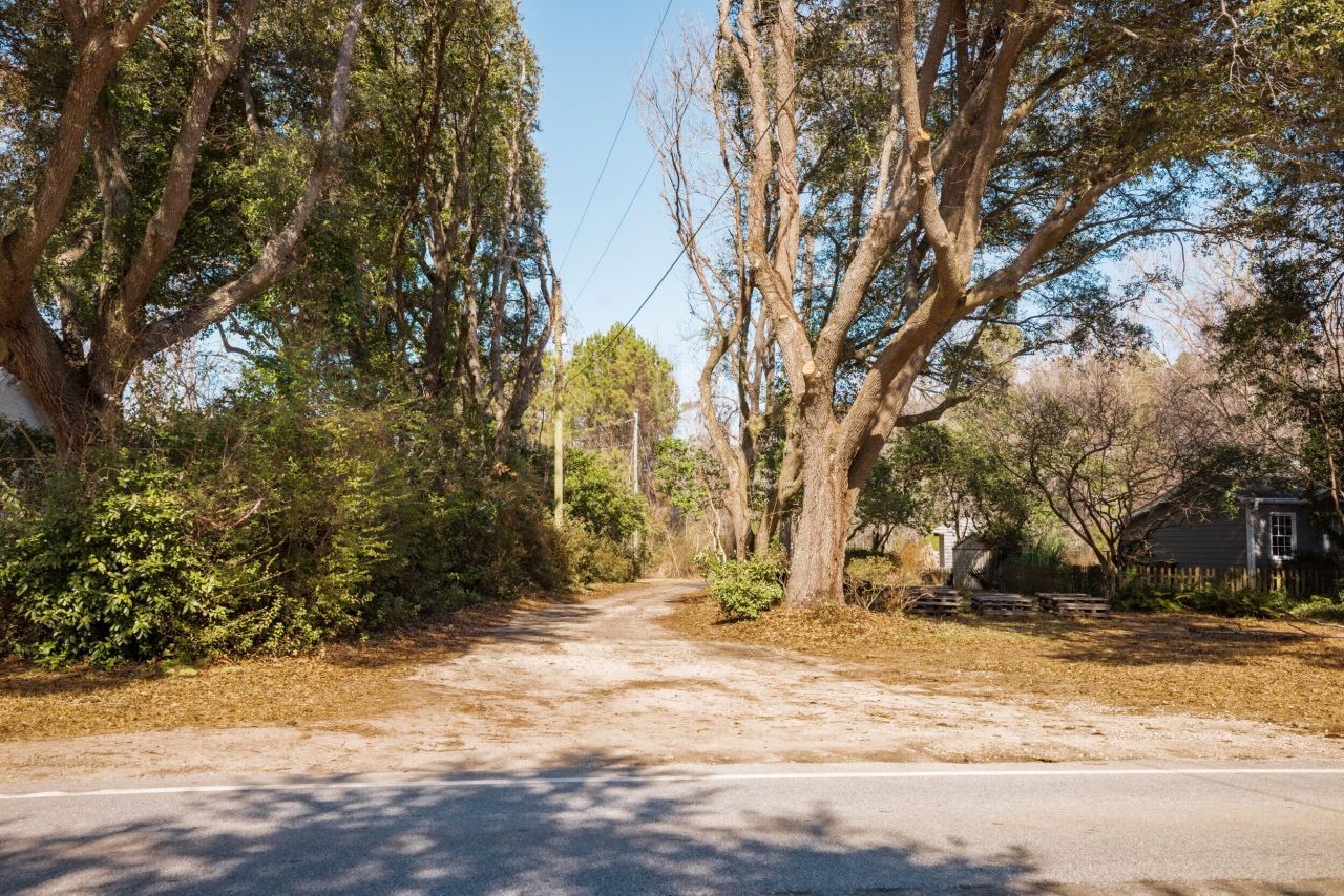 4294 River Road Photo 6