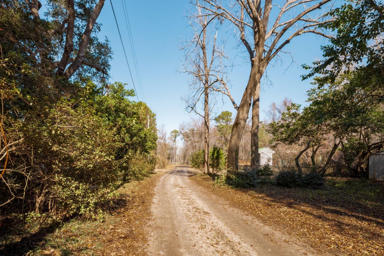 4294 River Road Photo 8