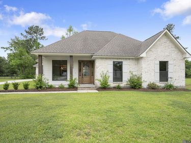 7258 Riverbank Dr, Denham Springs, LA 70706