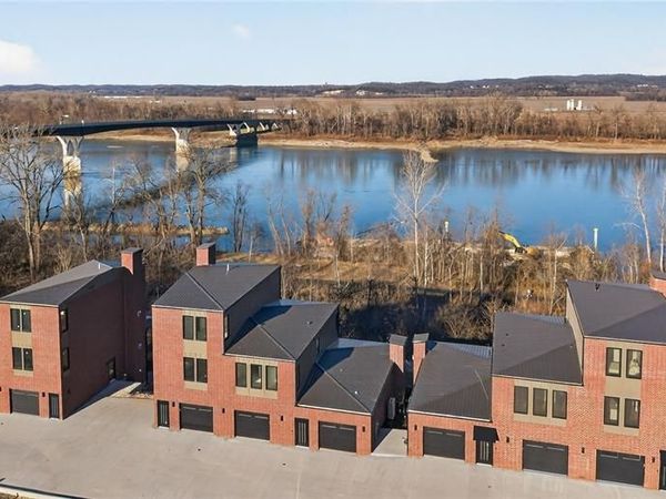 1017 River Bluff Drive, Washington, MO 63090