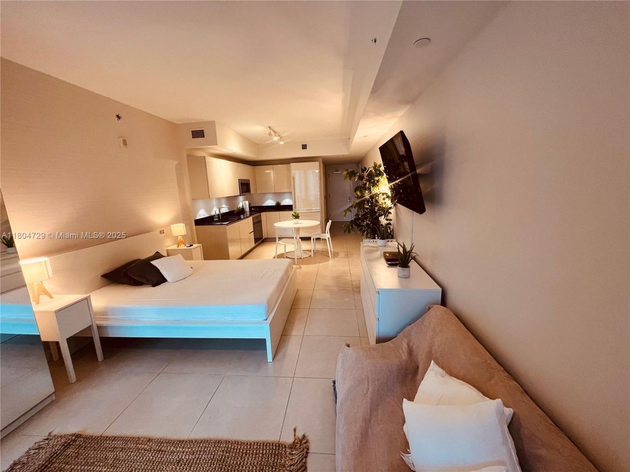 1010 Brickell Ave, Unit 2710, Miami, FL 33131 Photo