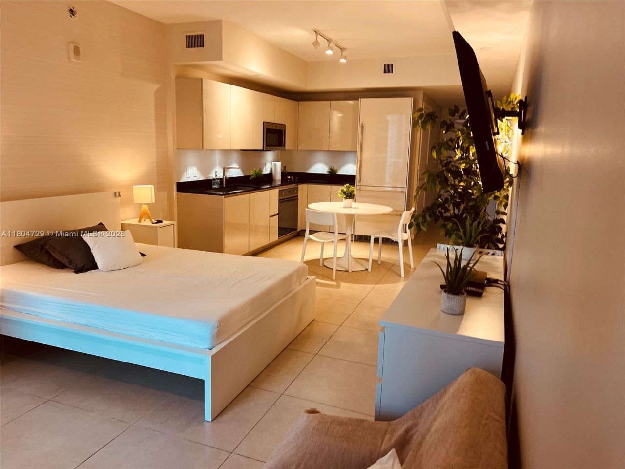 1010 Brickell Ave, Unit 2710, Miami, FL 33131 Photo