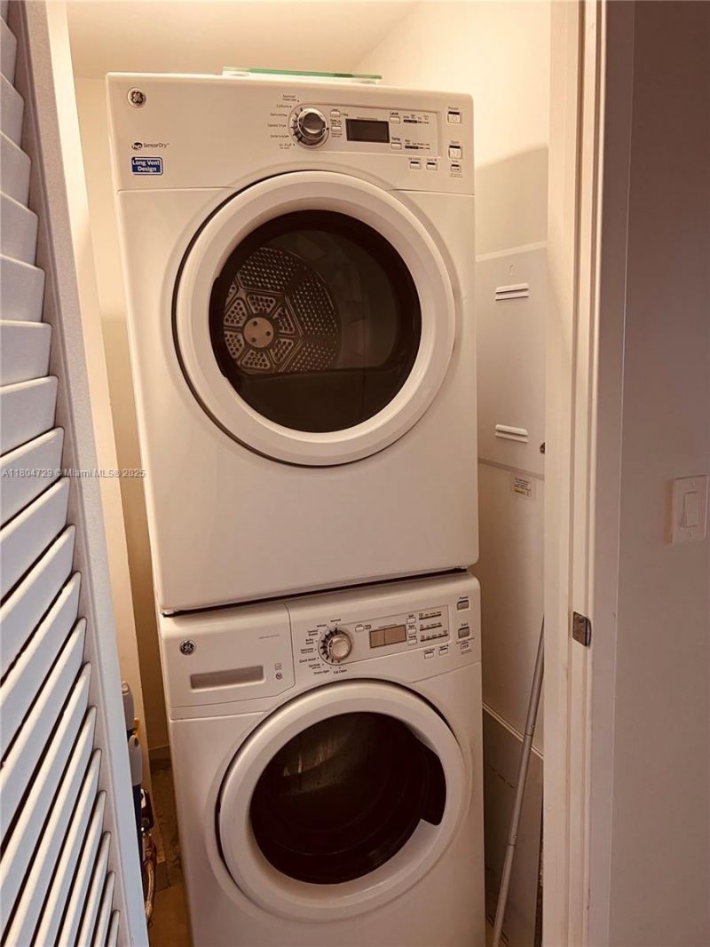 1010 Brickell Ave, Unit 2710, Miami, FL 33131 Photo