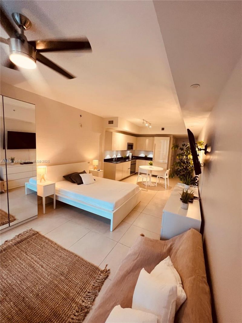 1010 Brickell Ave, Unit 2710, Miami, FL 33131 Photo