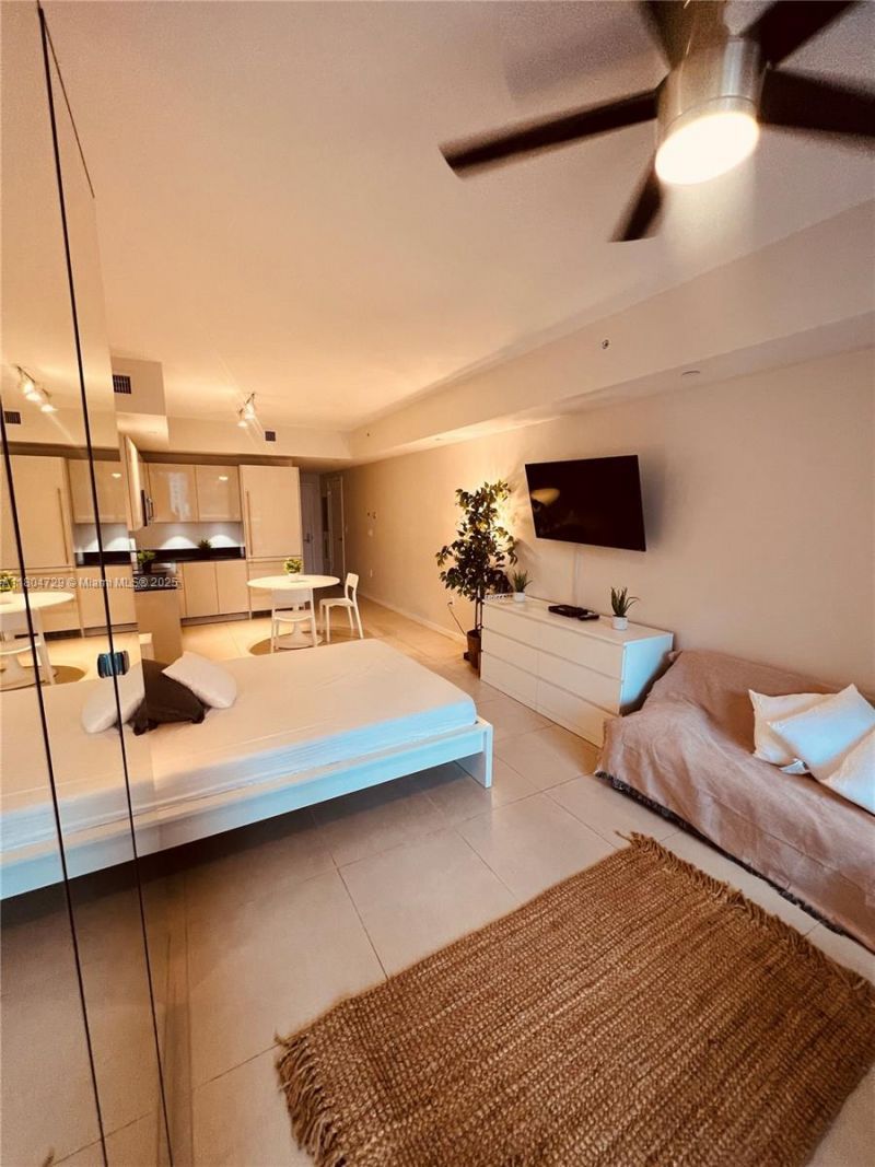 1010 Brickell Ave, Unit 2710, Miami, FL 33131 Photo