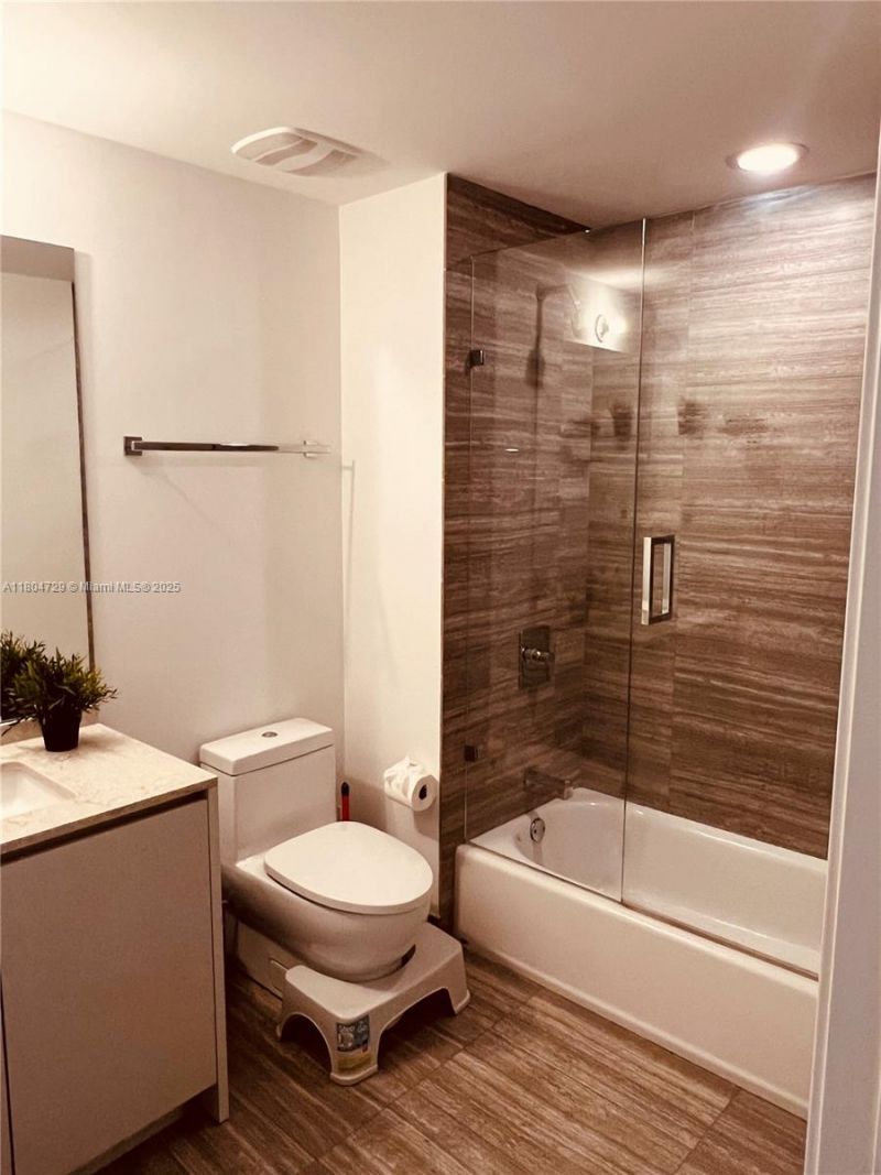 1010 Brickell Ave, Unit 2710, Miami, FL 33131 Photo