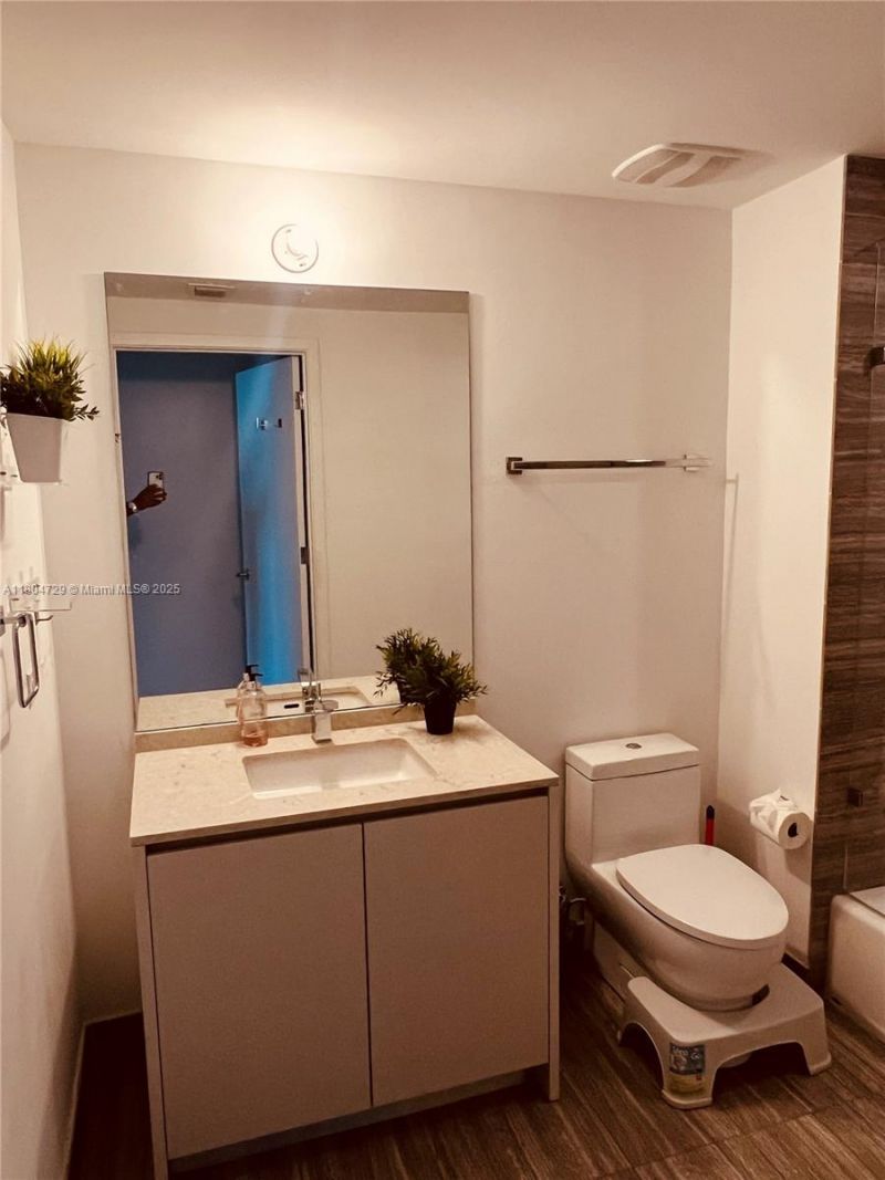 1010 Brickell Ave, Unit 2710, Miami, FL 33131 Photo