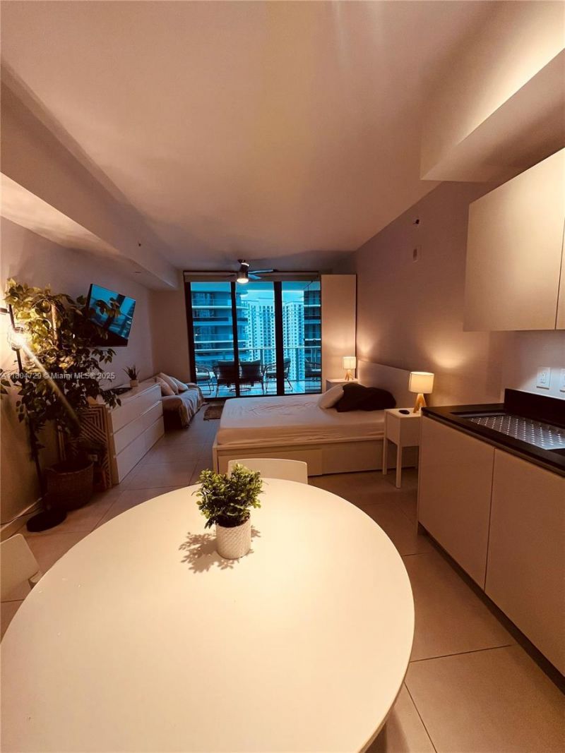 1010 Brickell Ave, Unit 2710, Miami, FL 33131 Photo