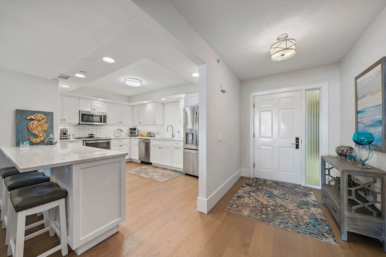 200 Beach Road, Unit 102, Tequesta, FL 33469 Photo