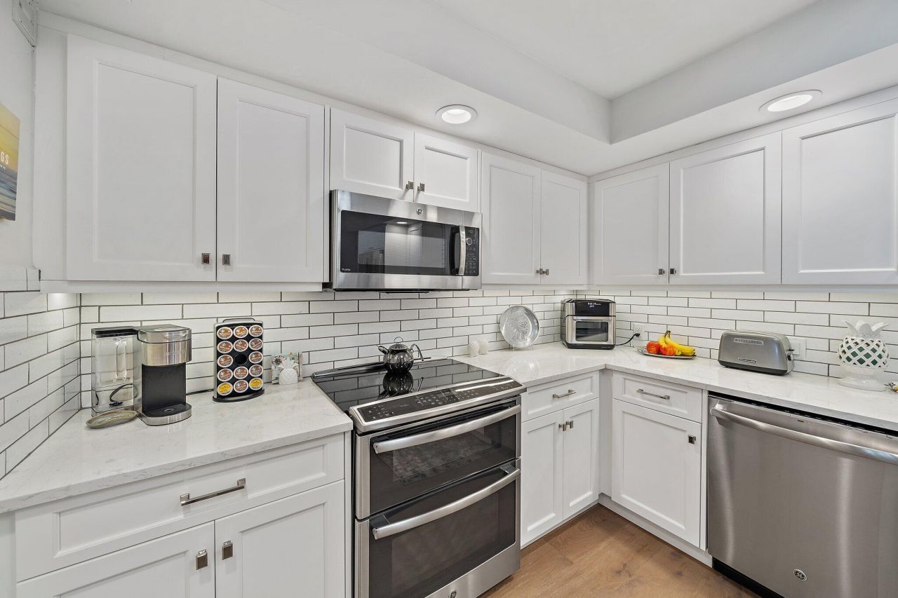 200 Beach Road, Unit 102, Tequesta, FL 33469 Photo