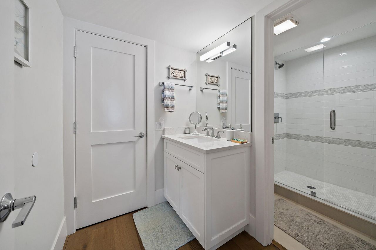 200 Beach Road, Unit 102, Tequesta, FL 33469 Photo