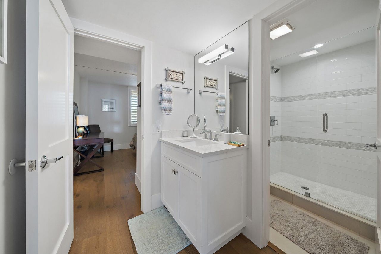 200 Beach Road, Unit 102, Tequesta, FL 33469 Photo