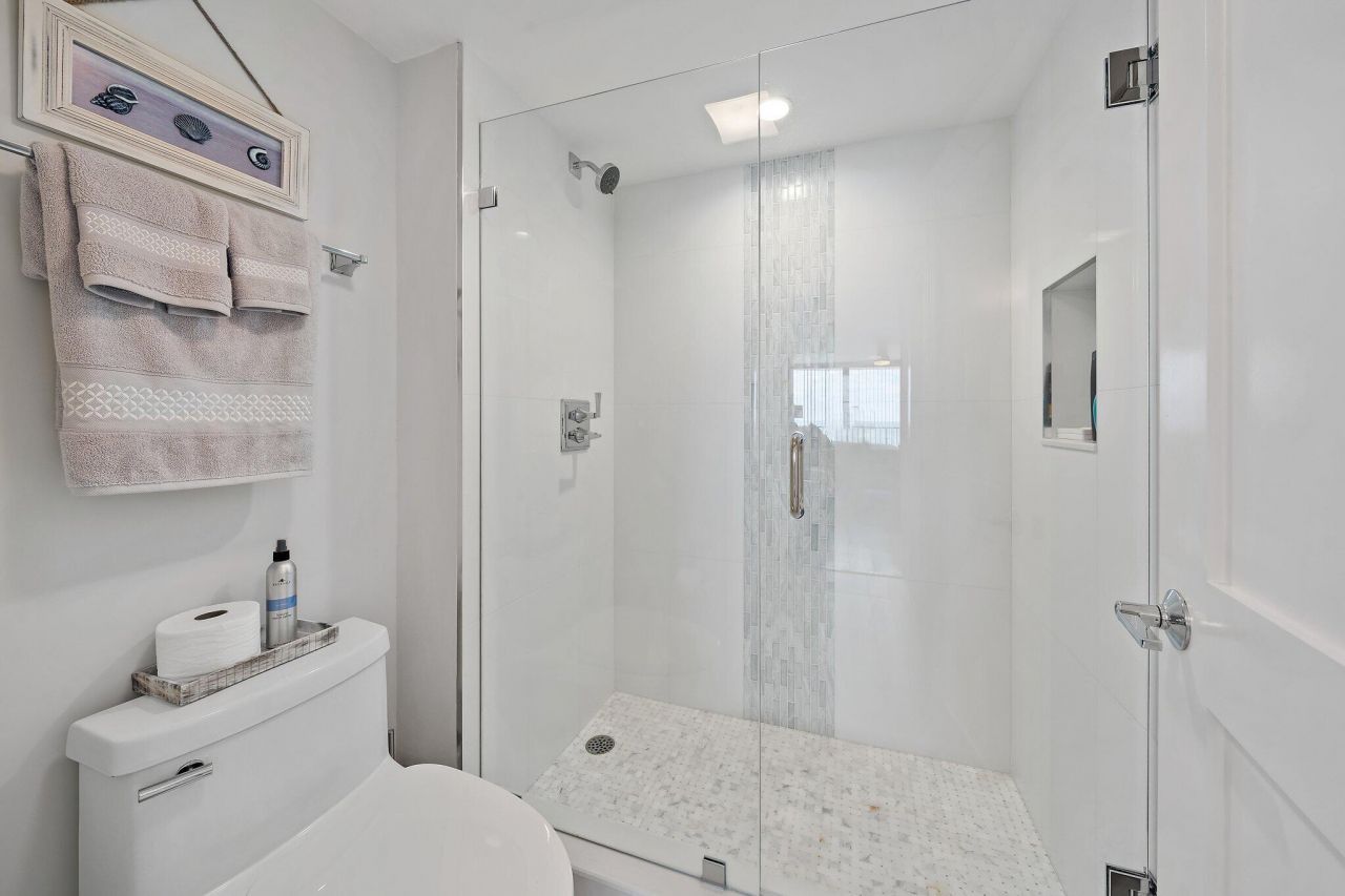 200 Beach Road, Unit 102, Tequesta, FL 33469 Photo