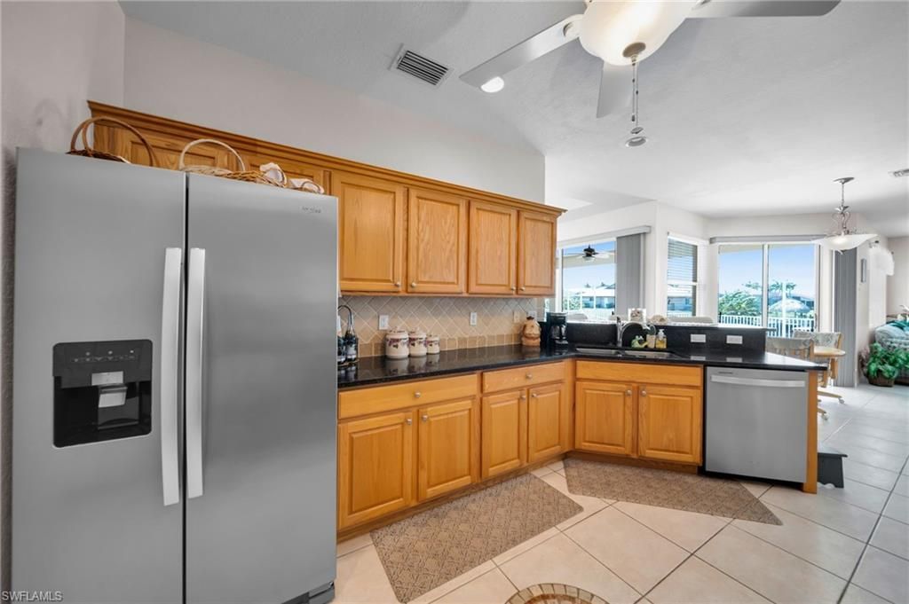 2010 SE 13th Ter, Cape Coral, FL 33990 Photo