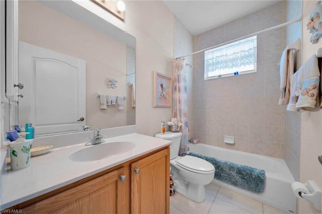 2010 SE 13th Ter, Cape Coral, FL 33990 Photo