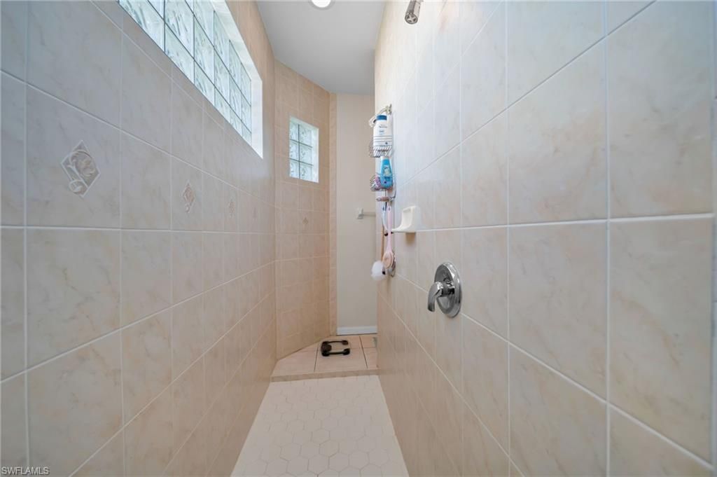 2010 SE 13th Ter, Cape Coral, FL 33990 Photo